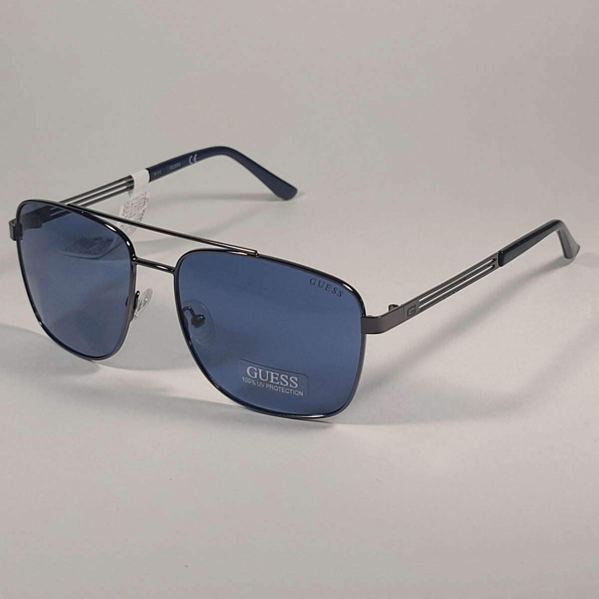 GUESS Metal Trim Plastic Navigator Sunglasses