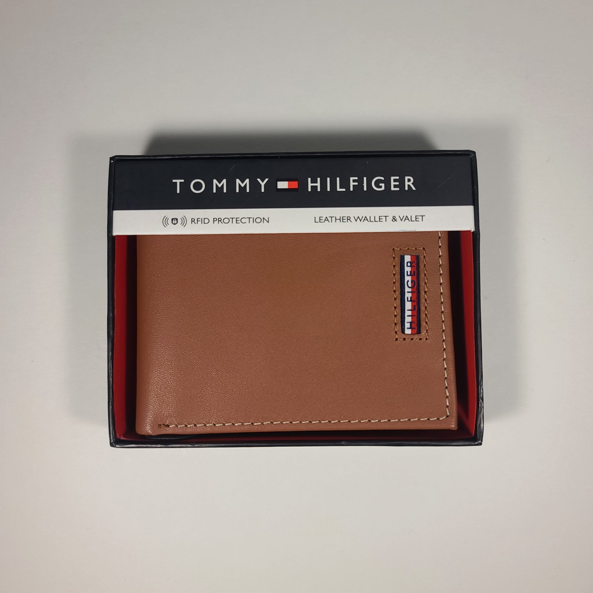 TOMMY HILFIGER Passcase & Valet Bifold Wallet Black Leather