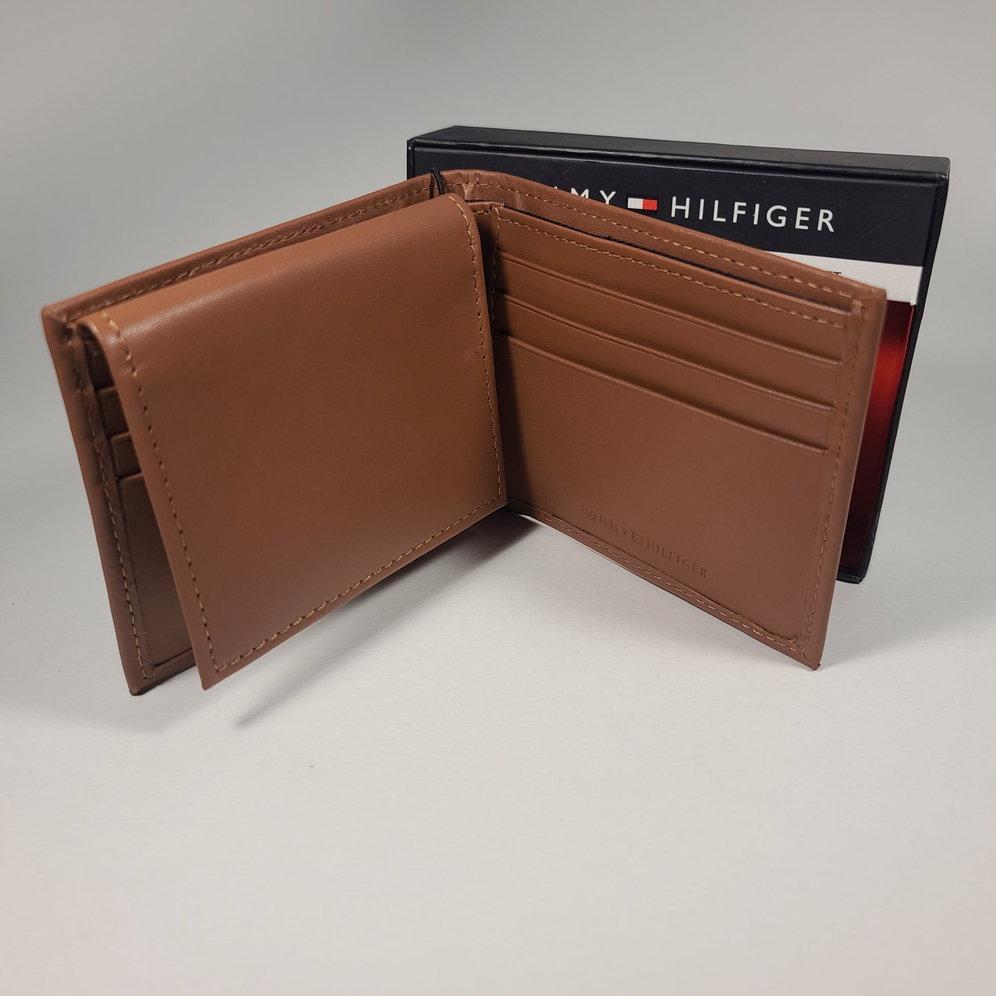 Tommy Hilfiger Men’s Bifold Tan Leather RFID Wallet & Valet Passcase 31HP220032 - Wallets
