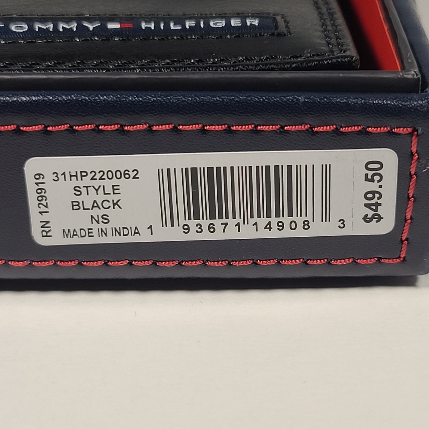 Tommy Hilfiger Men’s Bifold Black Leather RFID Wallet & Valet Passcase 31HP220062 - Wallets