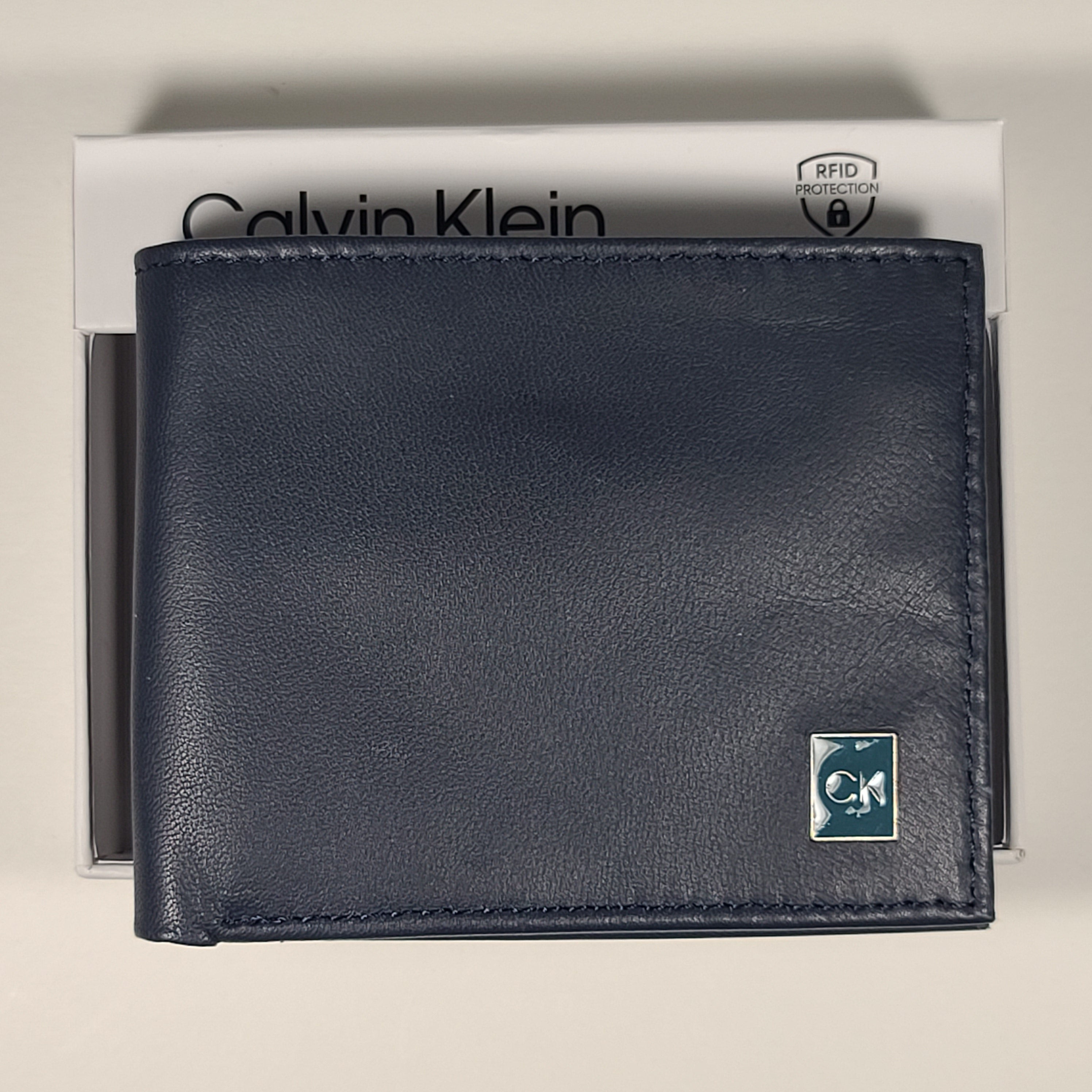 Calvin klein hot sale wallet blue