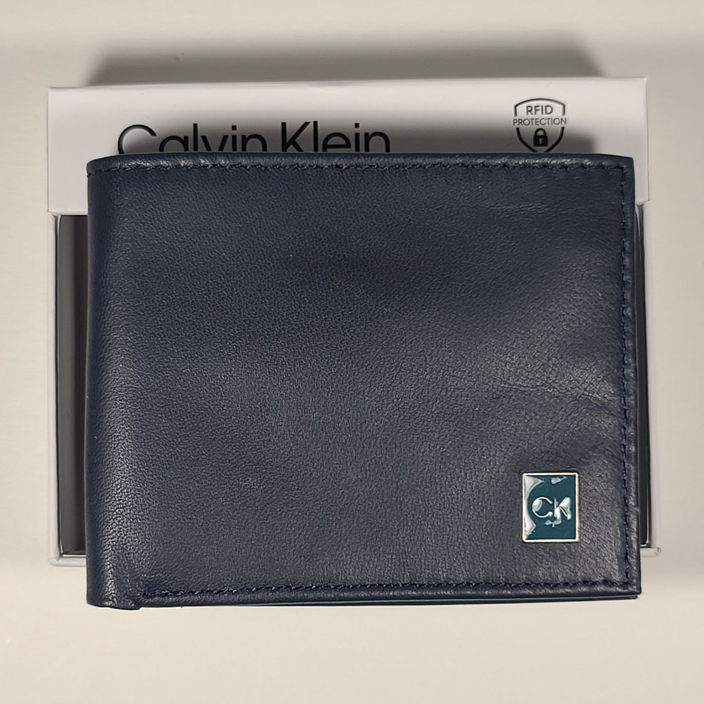 Calvin Klein Men’s Bifold Blue / Navy Leather RFID Wallet Passcase 31KA220032 - Wallets