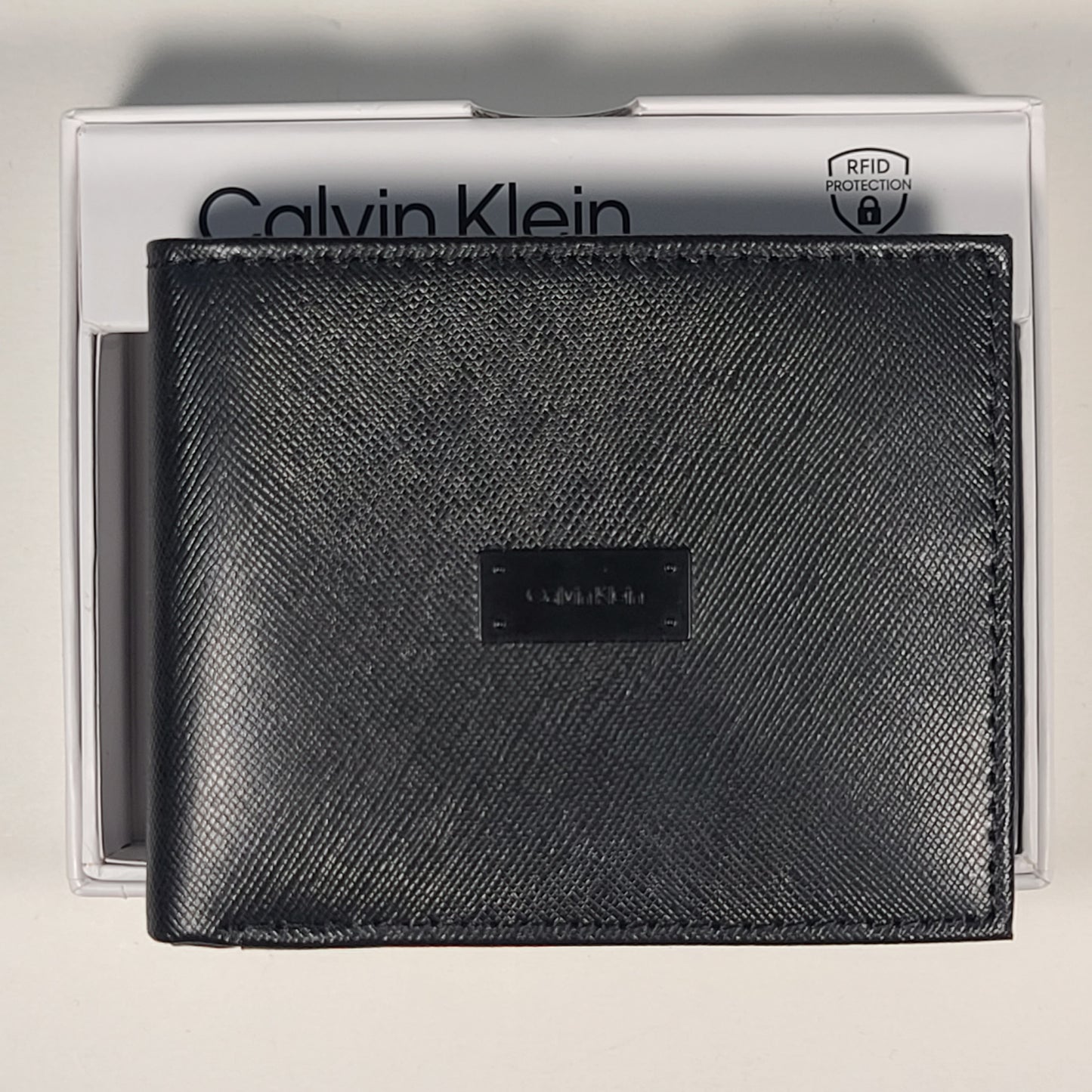 Calvin Klein Men's Bifold Black Leather RFID Passcase Wallet 31KA220033