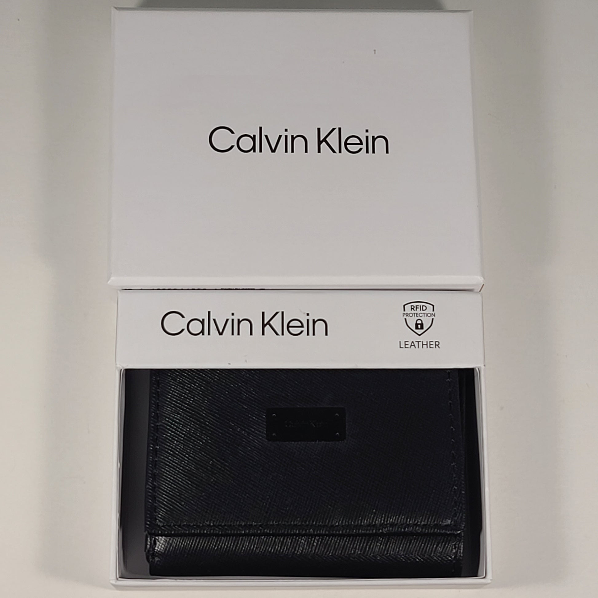 Calvin Klein Men’s Trifold Black Leather RFID Passcase Wallet 31KA110015 - Wallets