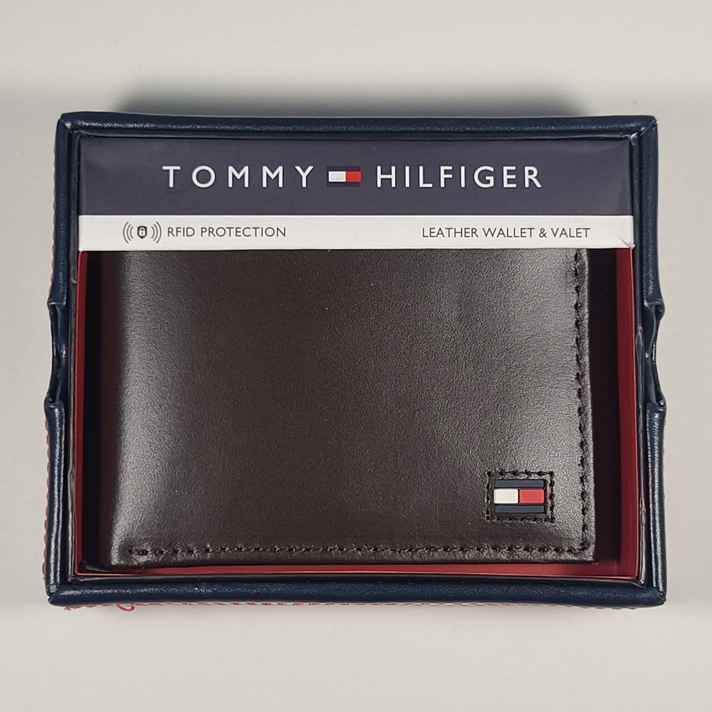 Tommy Hilfiger Men’s Bifold Brown Leather RFID Wallet & Valet 31HP220033 - Wallets