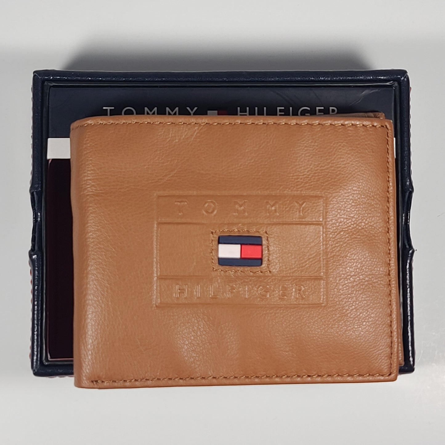 Tommy Hilfiger Men’s Bifold Tan Leather RFID Wallet & Valet Passcase 31HP220134 - Wallets