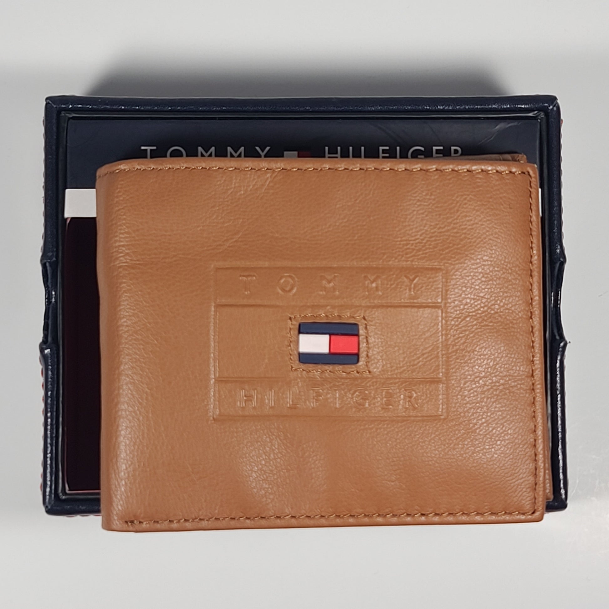 Tommy Hilfiger Men’s Bifold Tan Leather RFID Wallet & Valet Passcase 31HP220134 - Wallets