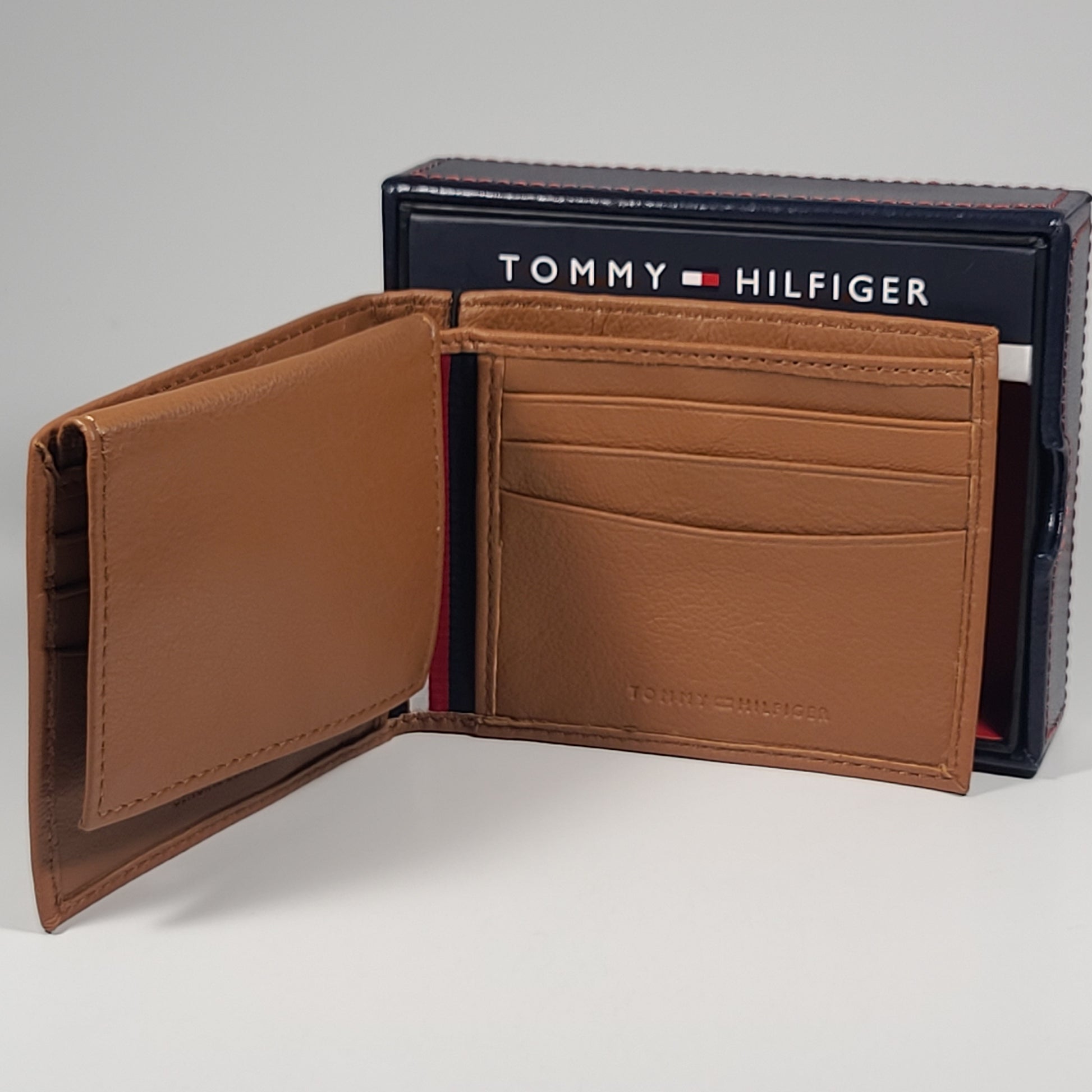 Tommy Hilfiger Men’s Bifold Tan Leather RFID Wallet & Valet Passcase 31HP220134 - Wallets