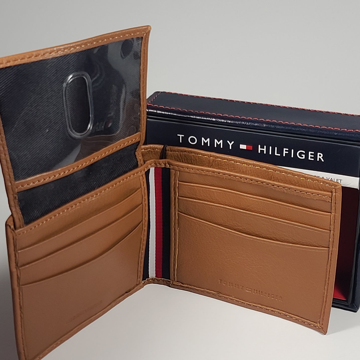 Tommy Hilfiger Men’s Bifold Tan Leather RFID Wallet & Valet Passcase 31HP220134 - Wallets