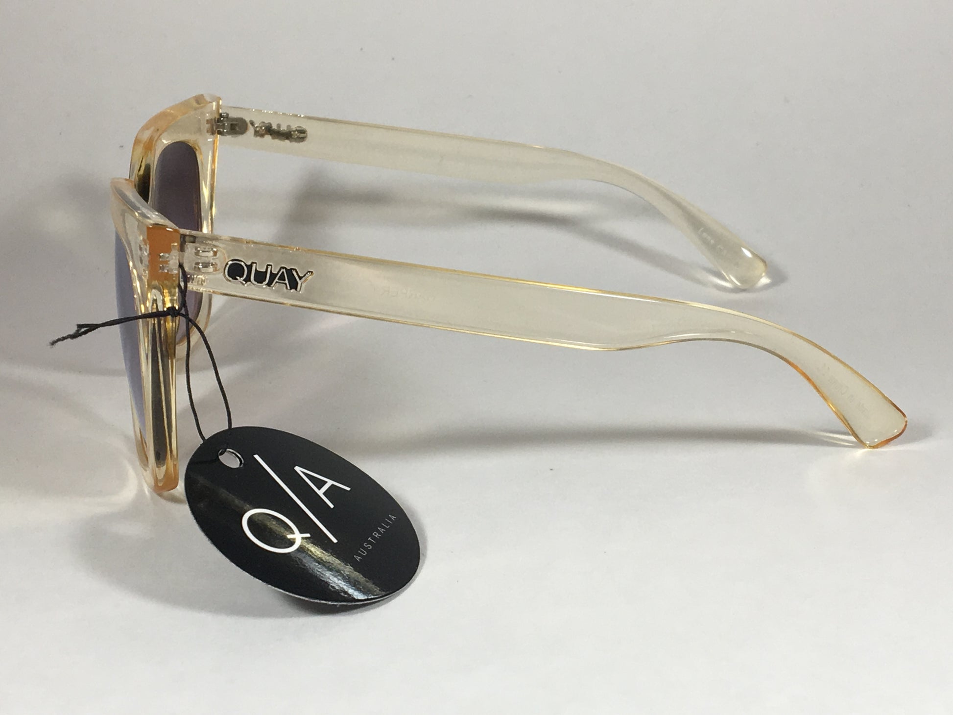 Quay Harper Sunglasses Cat Eye Clear Gold Plastic Gold Pink Mirror Len –  TheSunglassFashion