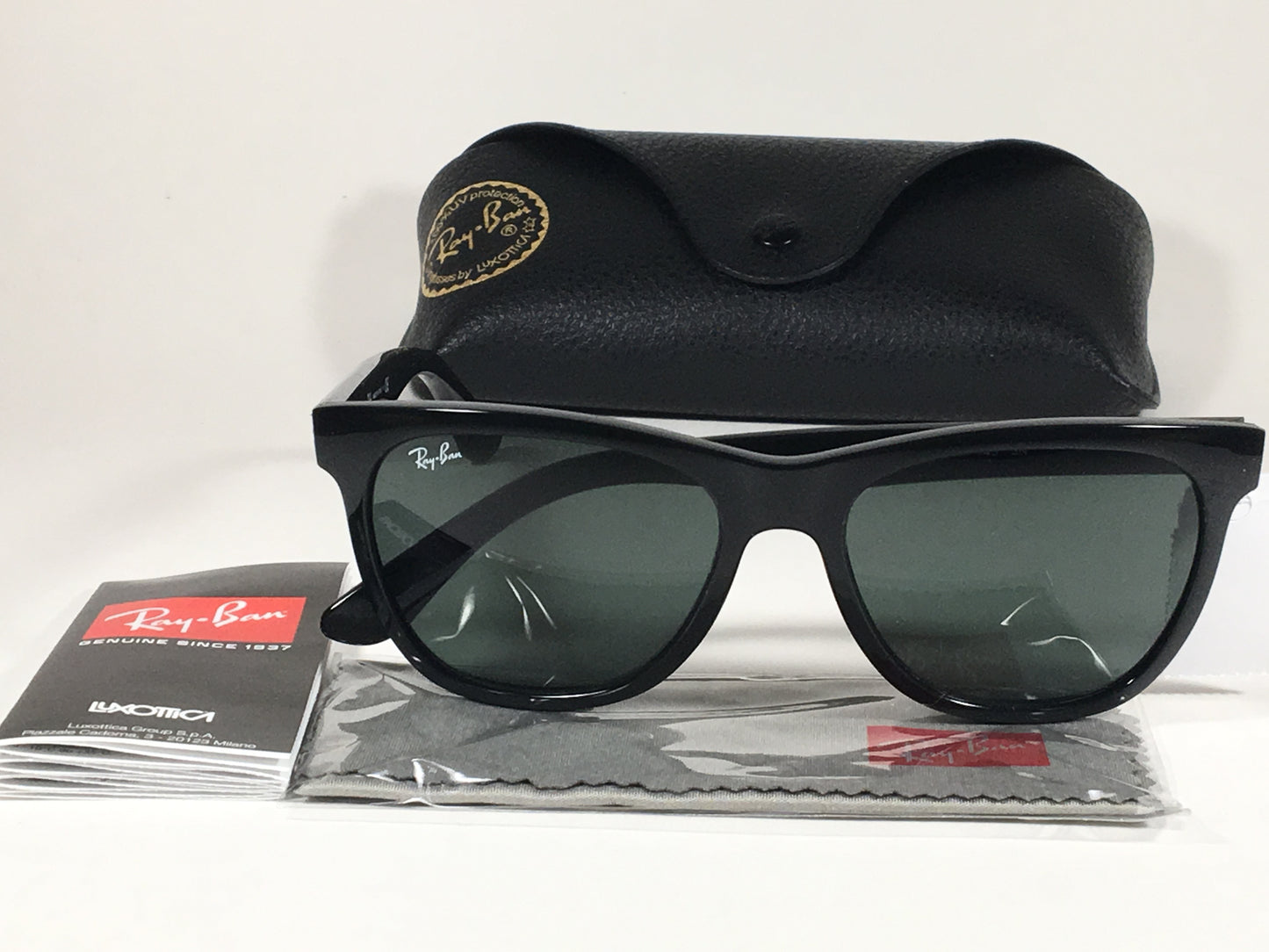 Ray-Ban New Wayfarer Classic Sunglasses Rb4184 601/71 Black Gloss Gray Green Lens - Sunglasses