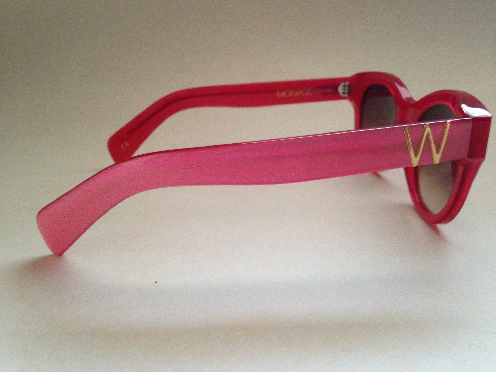 Wildfox Monroe Celebrity Style Sunglasses Quartz Red Pink Frame Brown Gradient Lens - Sunglasses