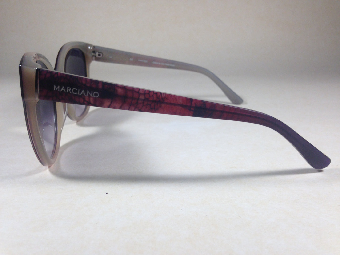 Guess By Marciano Gm727 75B Womens Cat Eye Sunglasses Red Snake Purple Gradient Lens New - Sunglasses