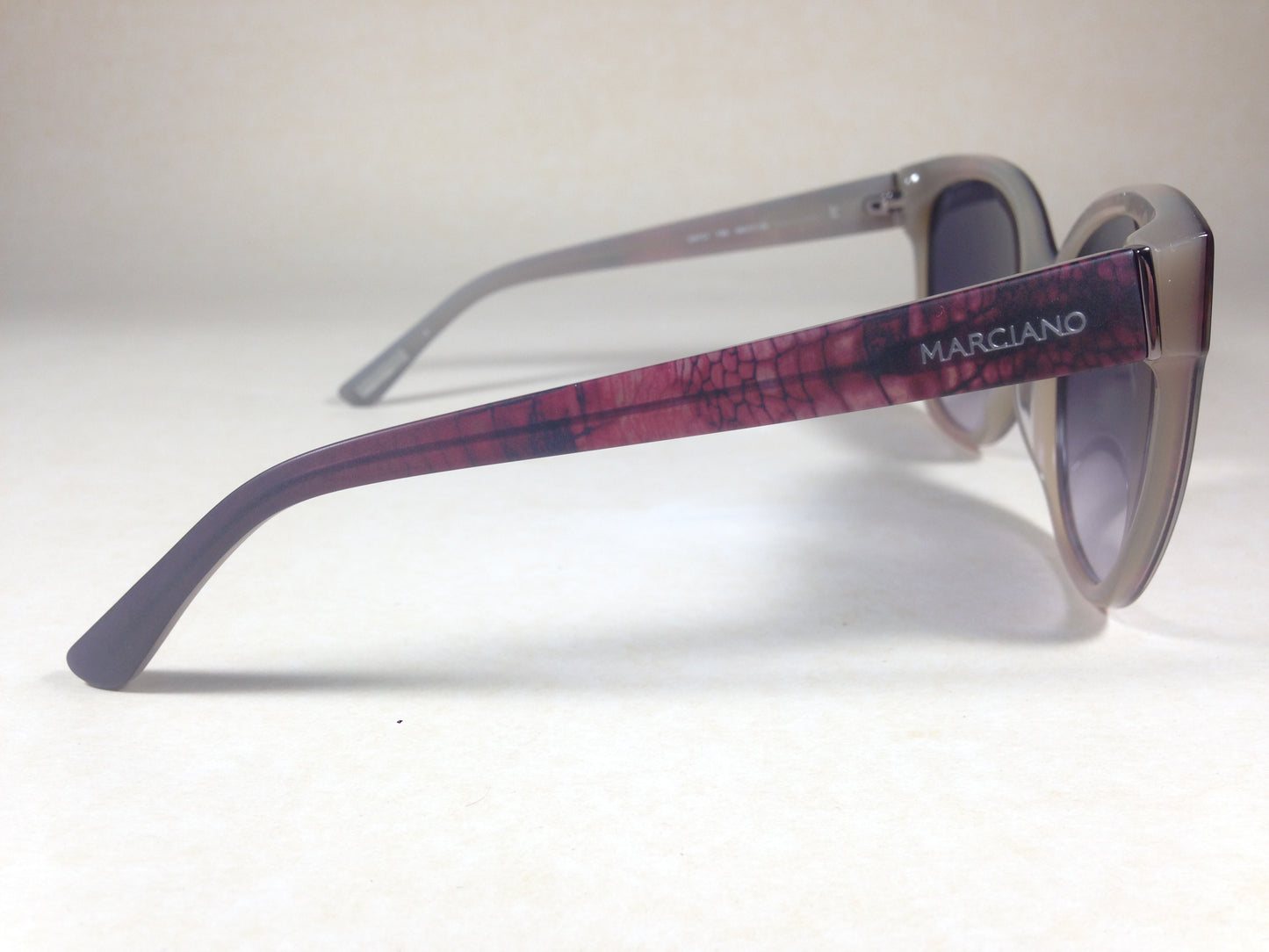 Guess By Marciano Gm727 75B Womens Cat Eye Sunglasses Red Snake Purple Gradient Lens New - Sunglasses