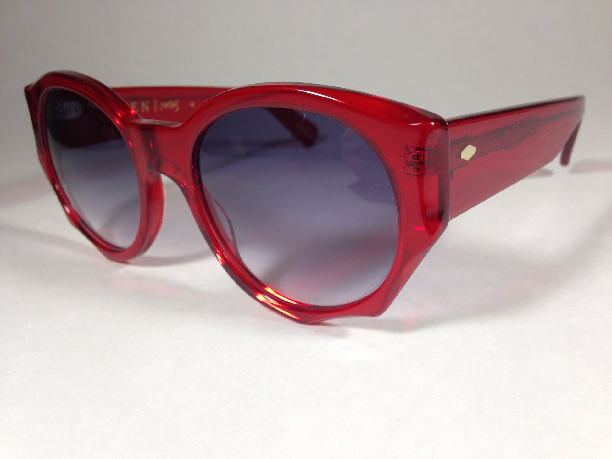 Raen Rotas Red Crystal Sunglasses Round Clear Red Smoke Gray Gradient Len Rot-068-Gradsmk - Sunglasses