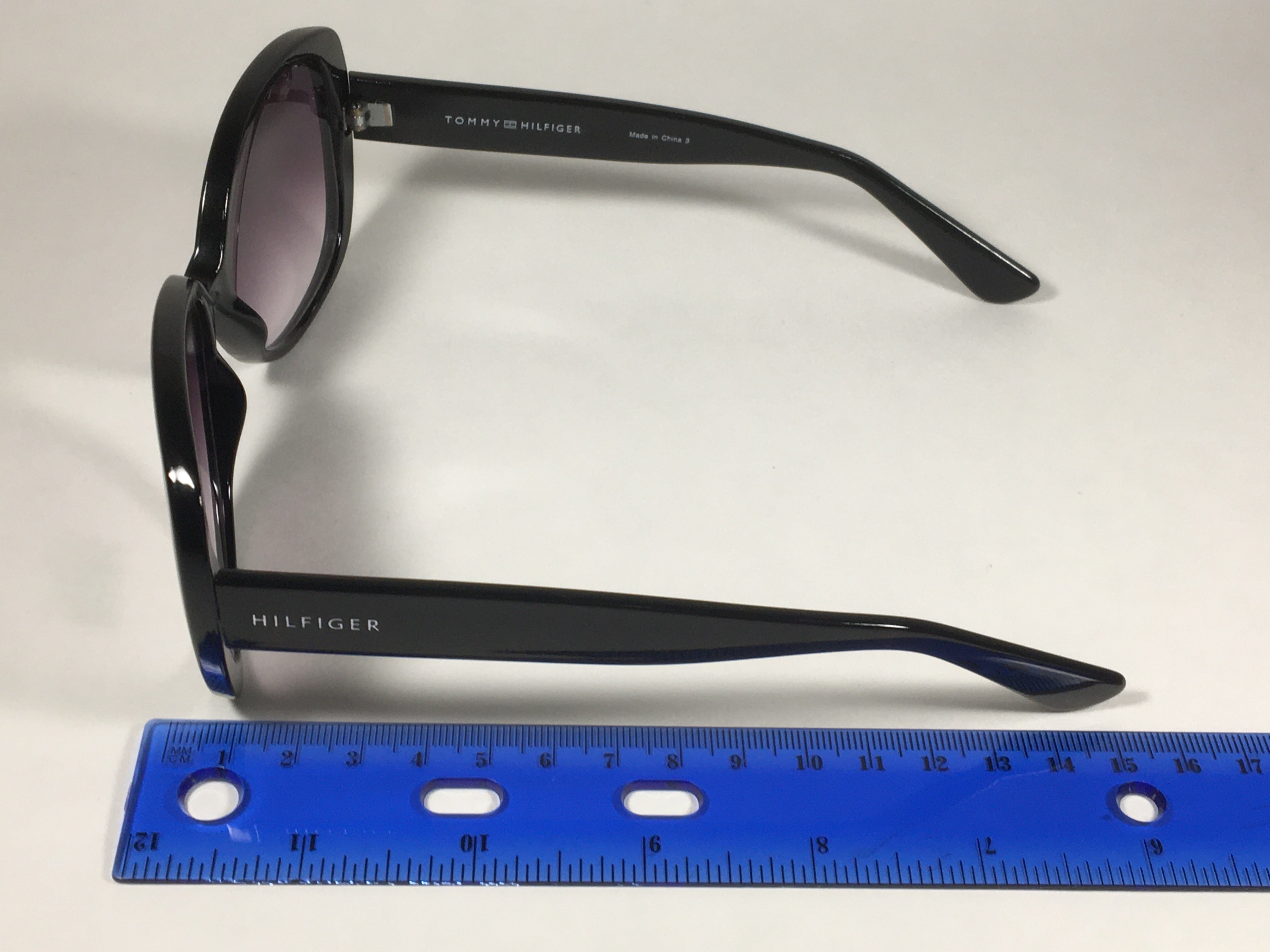 Tommy hilfiger best sale oval sunglasses