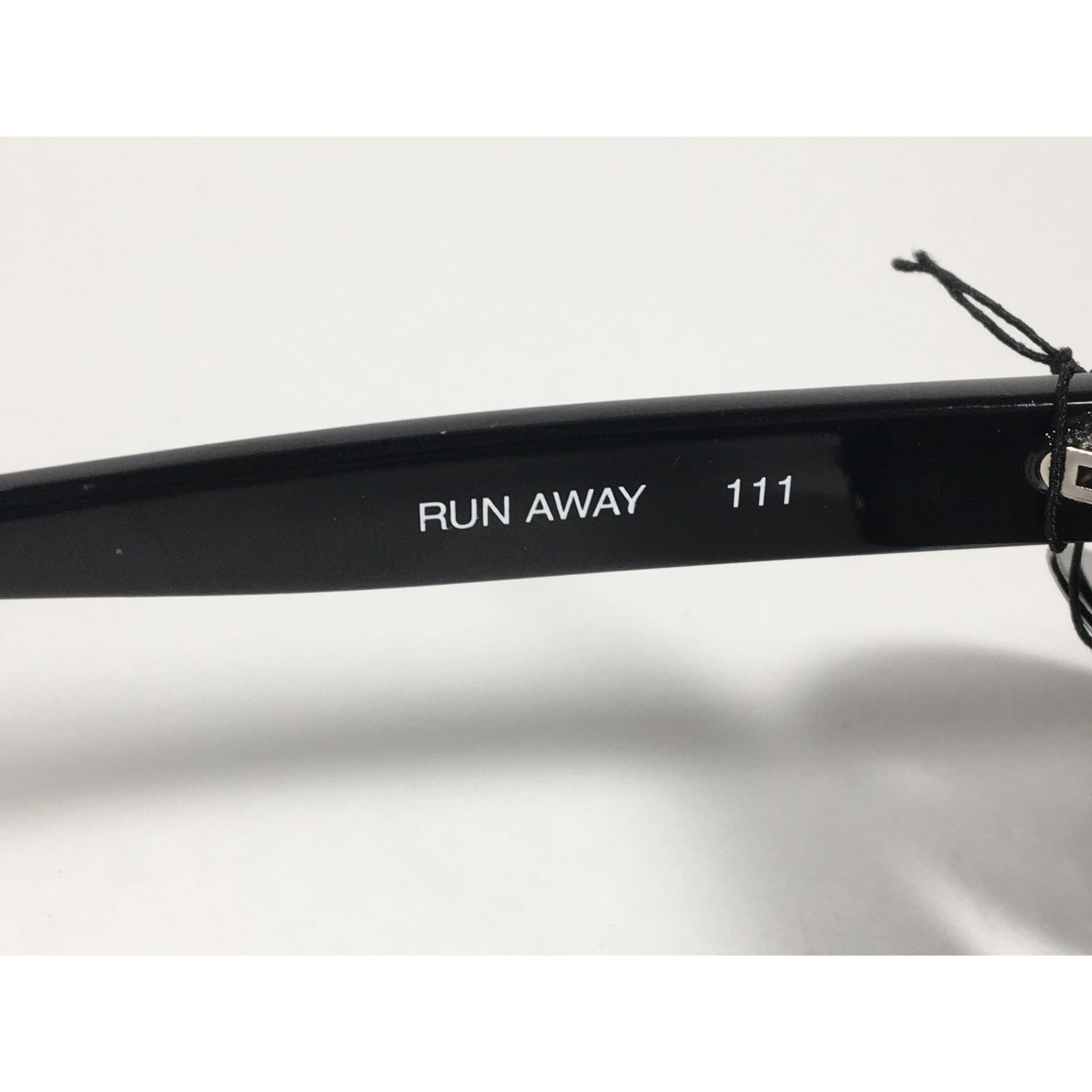 Quay Australia QW000296 BLK/SMK Run Away Flat Top Cat Eye Sunglasses Black Gloss Frame Gray Smoke Lenses - Sunglasses