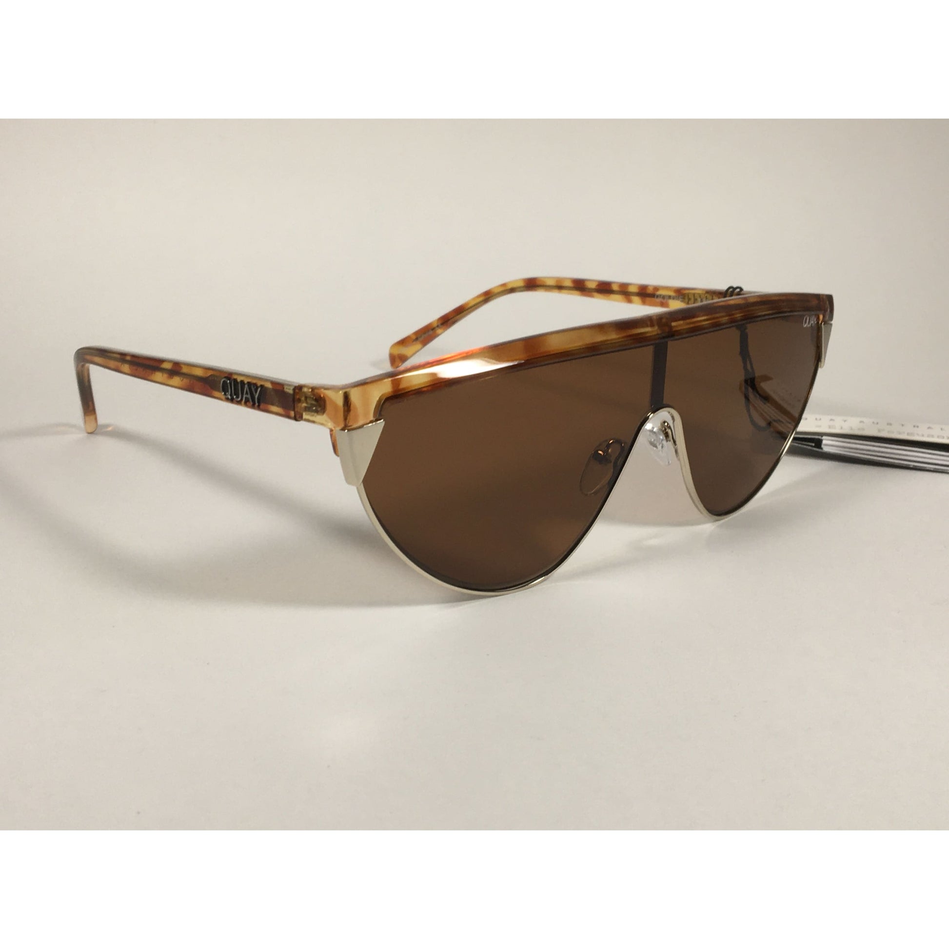 Quay Australia X Elle Ferguson Goldie Shield Sunglasses Light Brown Tortoise Brown Lens QW000400 - Sunglasses