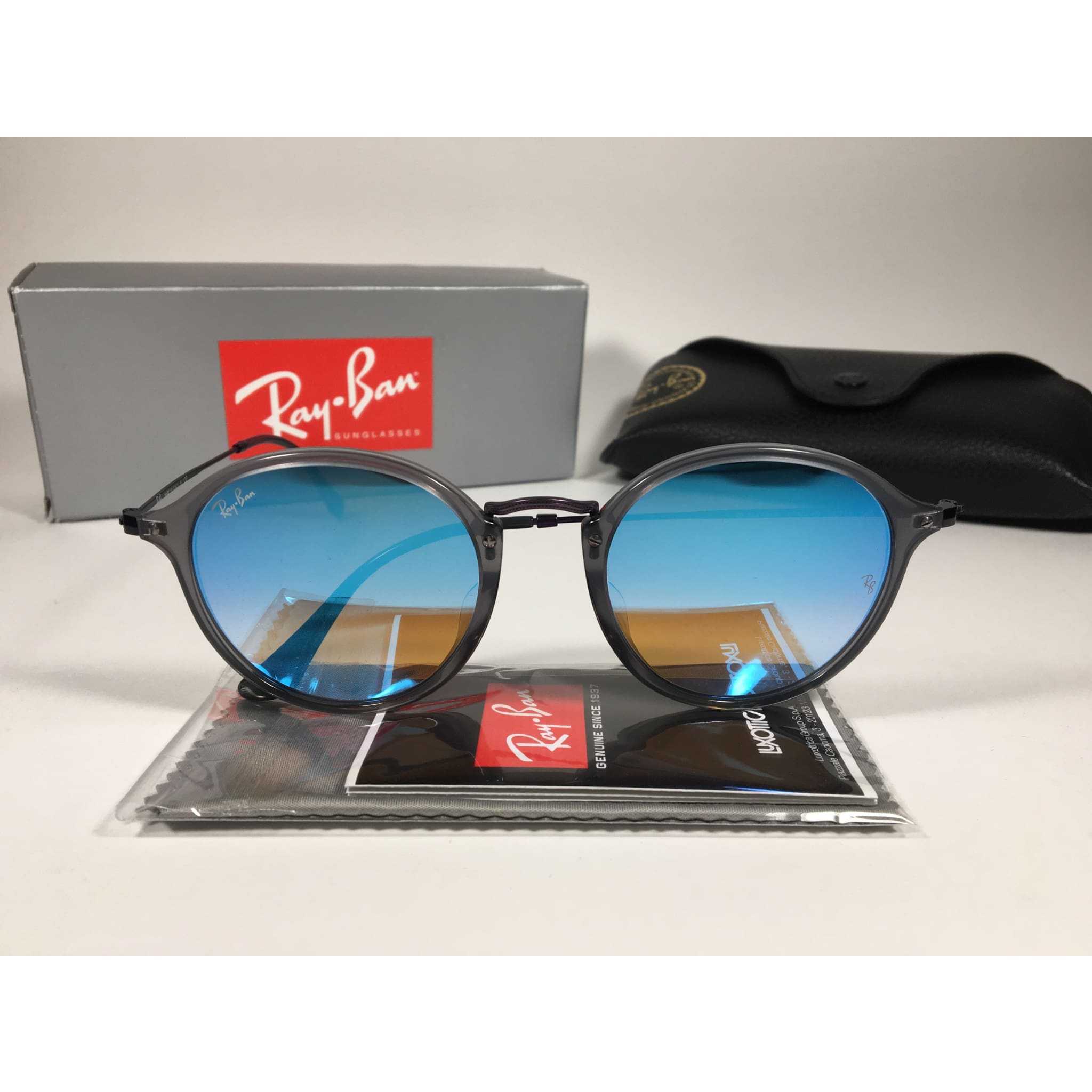 On sale Ray Ban round framed Sunglasses with Blue mirror lenses